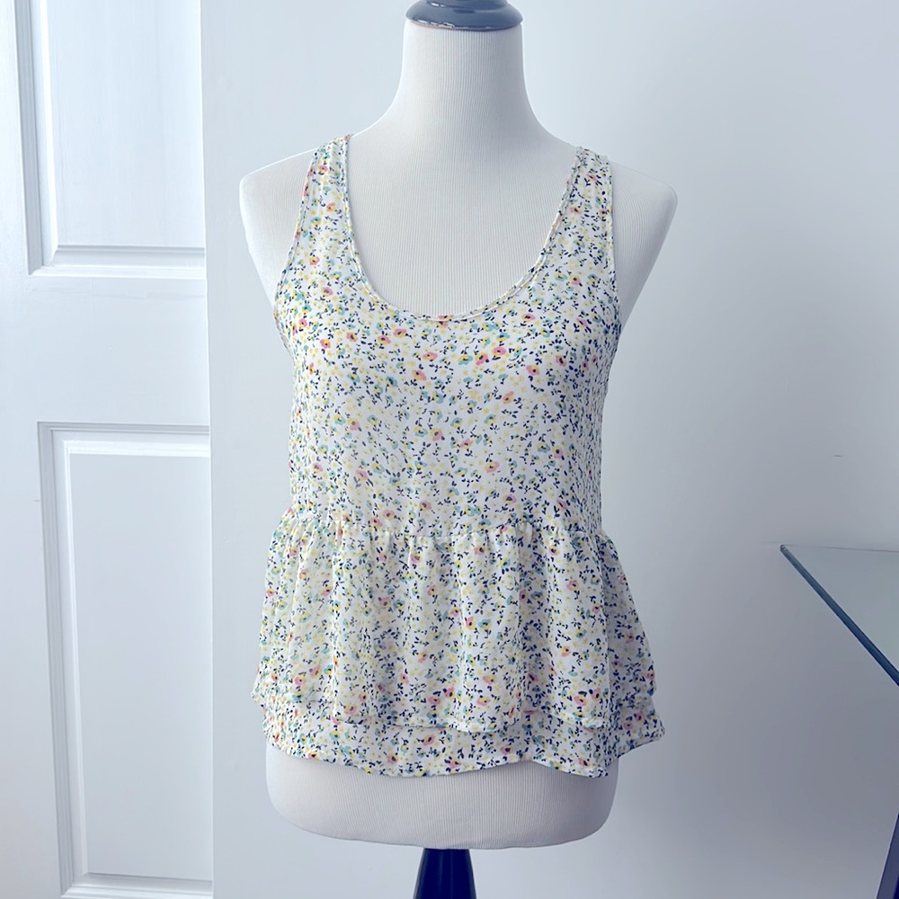 Kira ditzy light floral ruffle top small